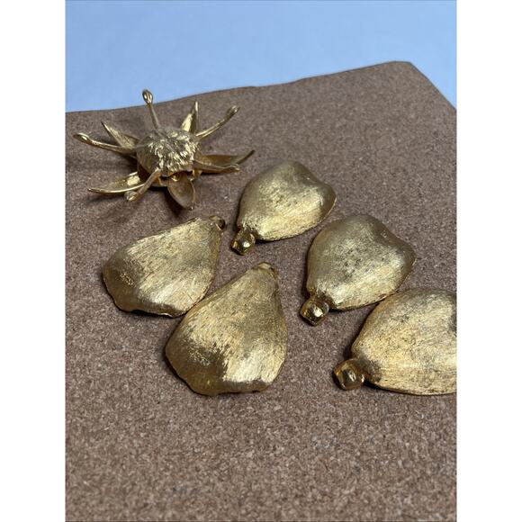 Vintage Mid-Century Golden Lotus Flower Ash Tray Tan France Gucci Inspired - Picture 3 of 10